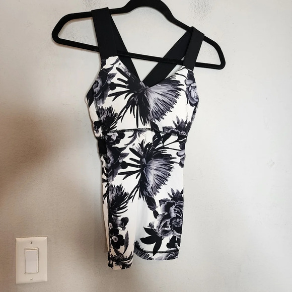 Lululemon Push Ur Limits Tank In Brisk Bloom Black White / Black. Women's Size 6 - Picture 9 of 15